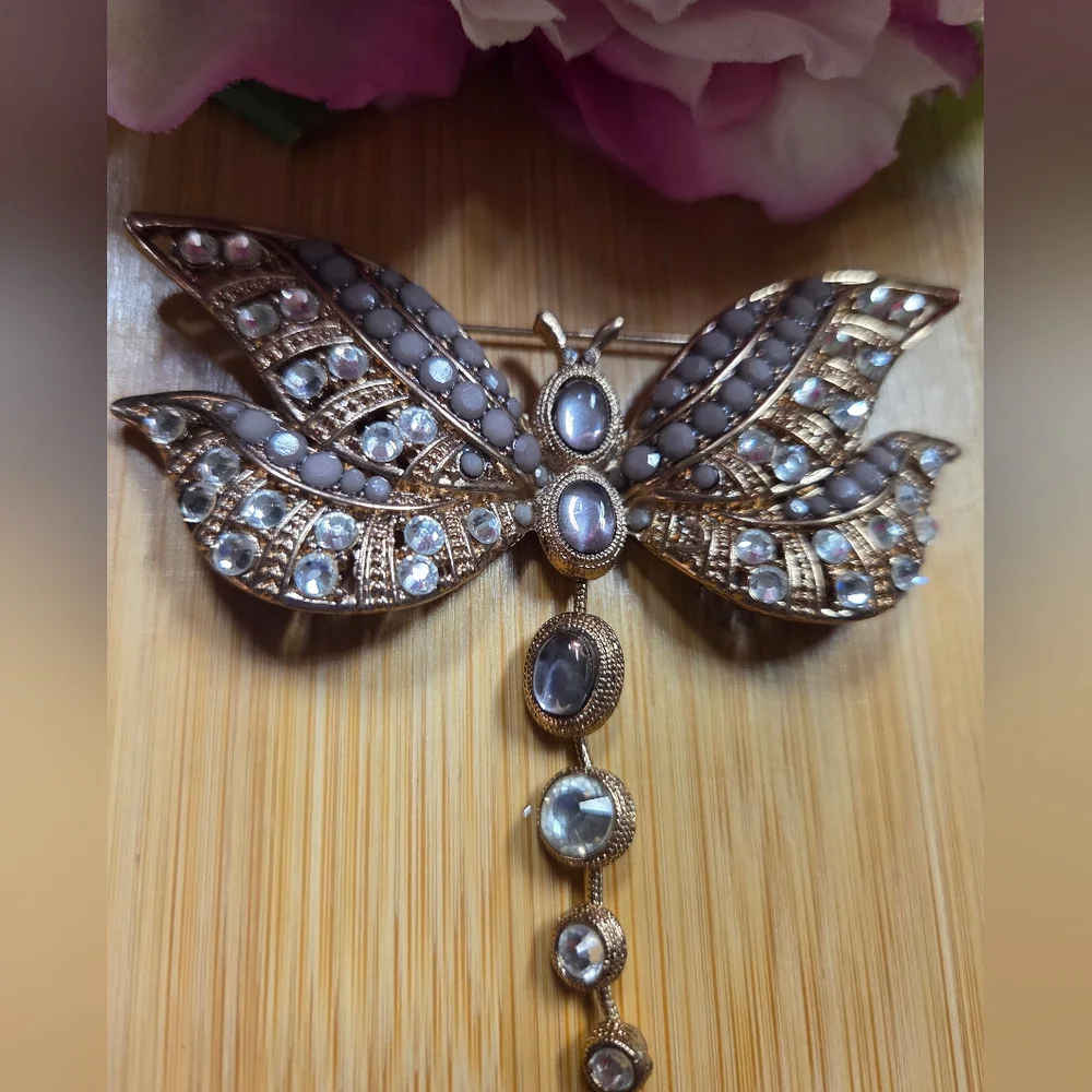 Chicos Vintage Elegant Butterfly Brooch in Lavender With Rhinestones - Picture 2 of 5
